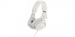 Sony MDR-V55 vit hos Larsbengtsson.se